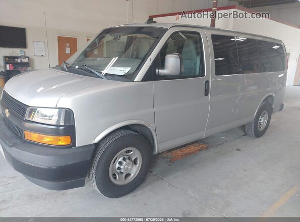 1GAWGEFG3K1340983 2019 CHEVROLET EXPRESS Silver Przód lewy