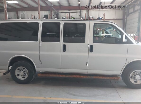 1GAWGEFG3K1340983 2019 CHEVROLET EXPRESS Silver Widok wnętrza 360 stopni