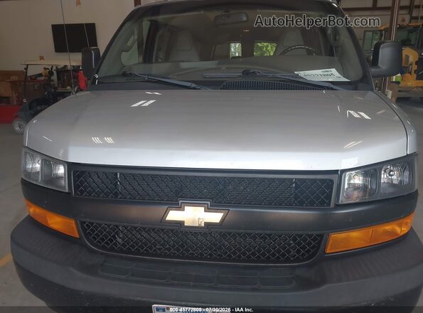1GAWGEFG3K1340983 2019 CHEVROLET EXPRESS Silver Widok wnętrza z tyłu