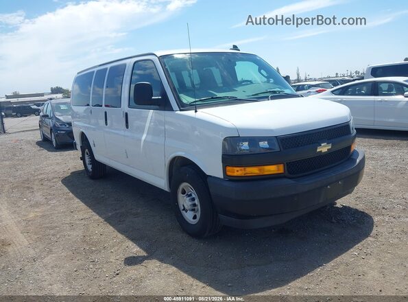 1GAWGEFG5J1281708 2018 CHEVROLET EXPRESS Белый Вид спереди
