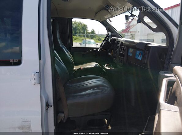 1GAWGEFPXL1233611 2020 CHEVROLET EXPRESS Белый Вид салона спереди