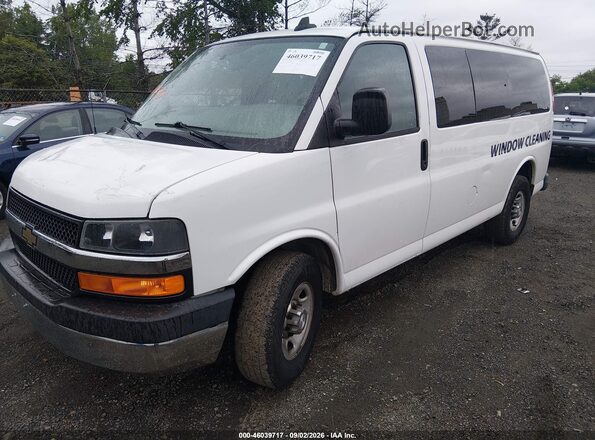 1GAWGFFG9G1325904 2016 CHEVROLET EXPRESS Белый Передняя левая четверть