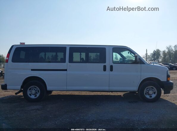 1GAZGNFG3K1361961 2019 CHEVROLET EXPRESS White Widok wnętrza z tyłu