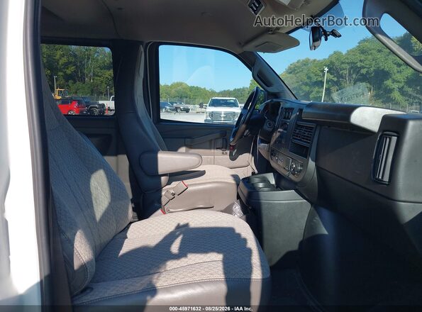 1GAZGNFP3P1117038 2023 CHEVROLET EXPRESS White Vista interior delantera