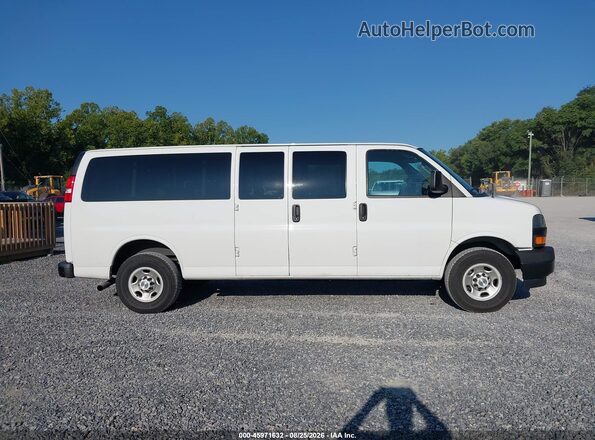 1GAZGNFP3P1117038 2023 CHEVROLET EXPRESS White Vista interior trasera