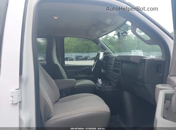 1GAZGPFF3H1275626 2017 CHEVROLET EXPRESS White წინა სალონის ხედი