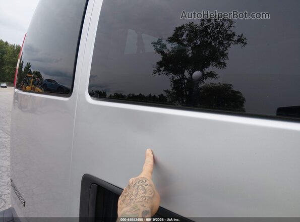 1GAZGPFF5H1103792 2017 CHEVROLET EXPRESS Silver Widok z przodu