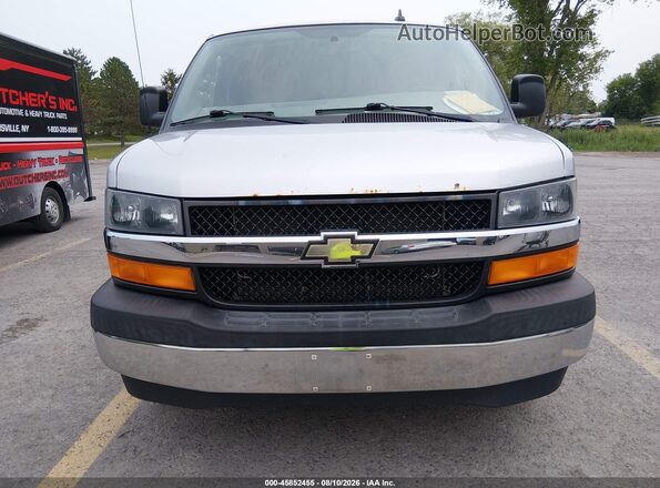 1GAZGPFF5H1103792 2017 CHEVROLET EXPRESS Silver Widok wnętrza 360 stopni