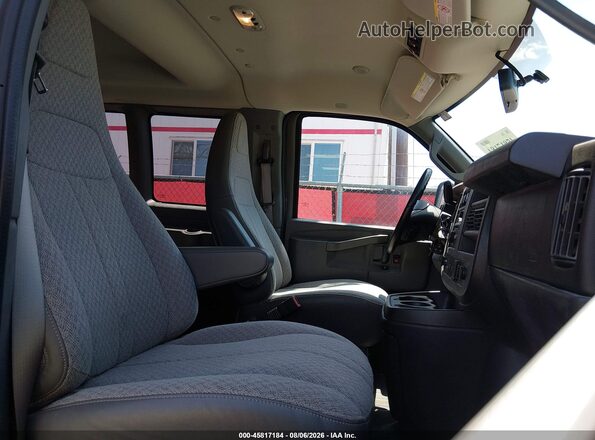1GAZGPFFXH1274389 2017 CHEVROLET EXPRESS Gray Vista interior delantera