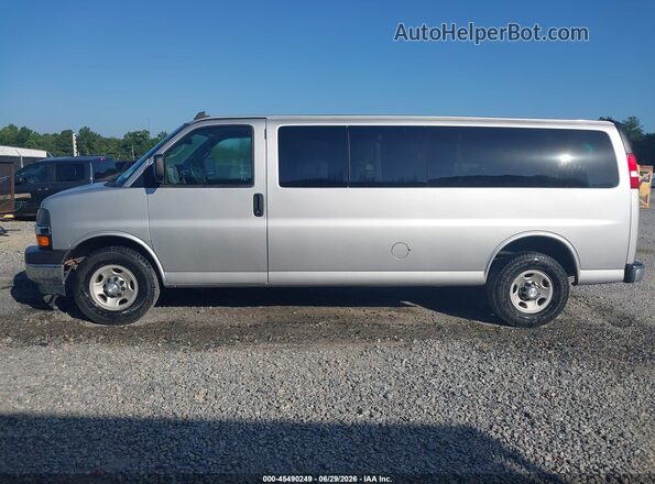 1GAZGPFG2H1264061 2017 CHEVROLET EXPRESS White Widok wnętrza 360 stopni