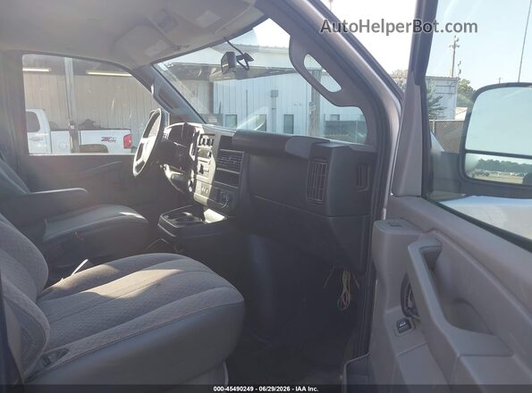 1GAZGPFG2H1264061 2017 CHEVROLET EXPRESS White Widok wnętrza z przodu