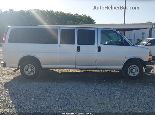 1GAZGPFG2H1264061 2017 CHEVROLET EXPRESS White Widok wnętrza z tyłu