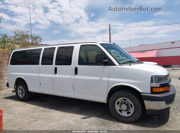 1GAZGPFG4J1213456 2018 CHEVROLET EXPRESS White 360 interior view