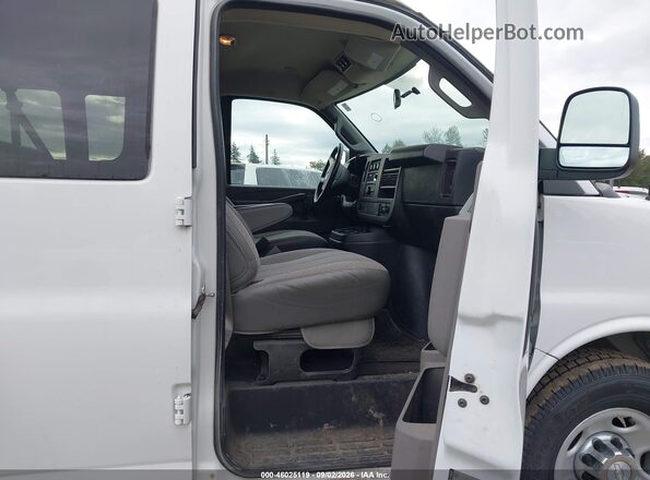 1GAZGPFG6H1108508 2017 CHEVROLET EXPRESS White Vista interior delantera