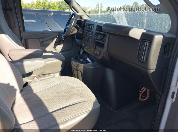 1GAZGPFG6H1269554 2017 CHEVROLET EXPRESS White Вид салону спереду