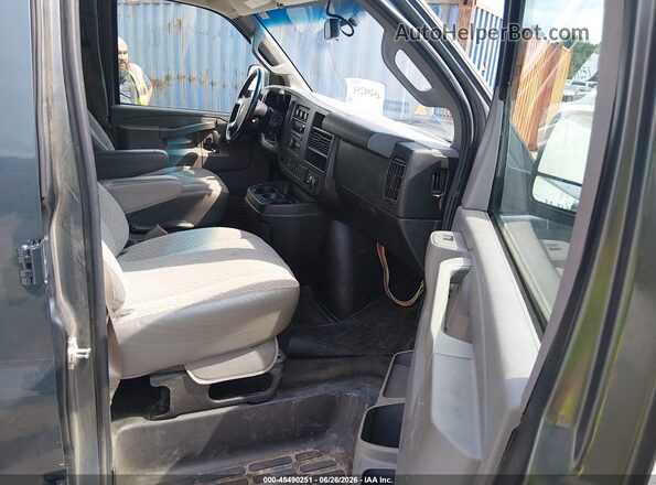 1GAZGPFG7H1266386 2017 CHEVROLET EXPRESS Gray წინა სალონის ხედი