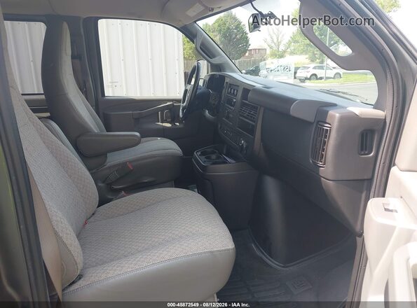 1GAZGPFGXJ1232352 2018 CHEVROLET EXPRESS Gray წინა სალონის ხედი