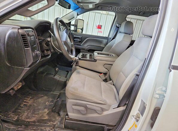 1GC4KVCY7KF199090 2019 CHEVROLET SILVERADO Белый Вид салона спереди