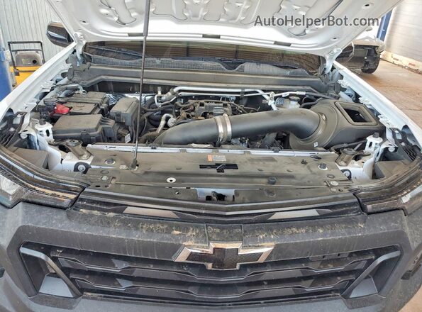 1GCGSBEC6R1140293 2024 CHEVROLET COLORADO White Widok wnętrza z tyłu