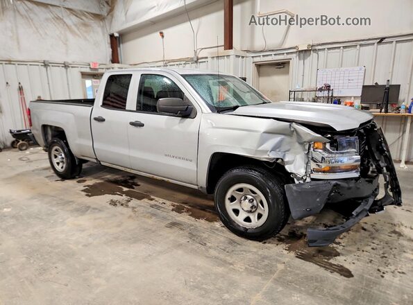 1GCVKNEC7JZ199738 2018 CHEVROLET SILVERADO Серебряный Передняя правая четверть
