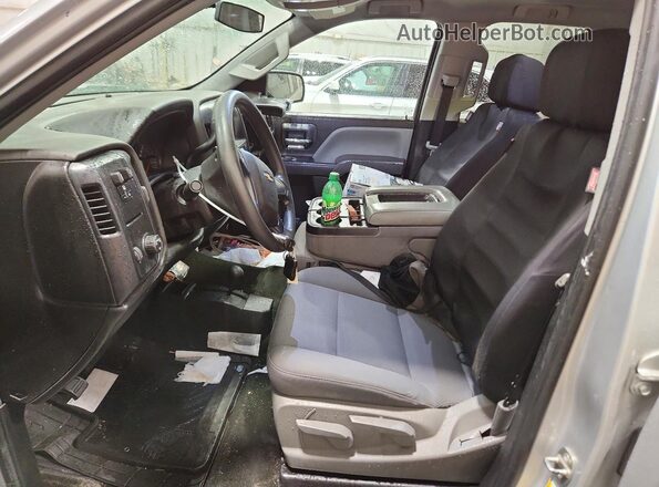 1GCVKNEC7JZ199738 2018 CHEVROLET SILVERADO Серебряный Вид салона спереди