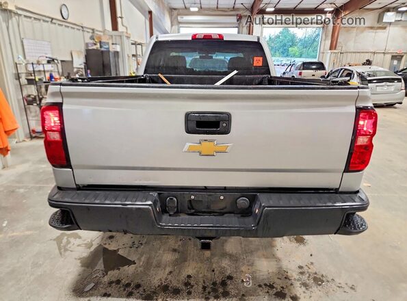 1GCVKNEC7JZ199738 2018 CHEVROLET SILVERADO Серебряный Вид сзади
