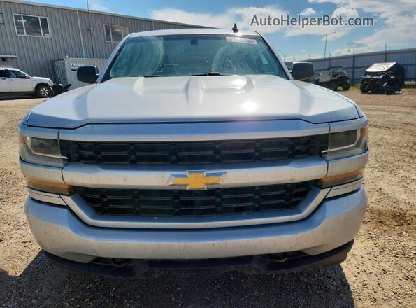1GCVKPEC5JZ118344 2018 CHEVROLET SILVERADO Silver Front view