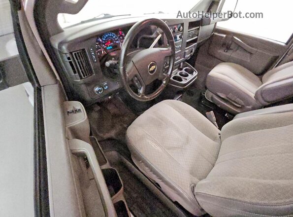 1GCWGAF7XM1172679 2021 CHEVROLET EXPRESS White Dashboard view