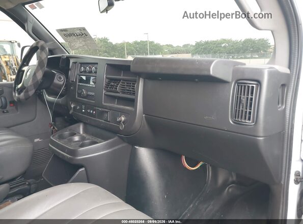 1GCWGAFG3K1372834 2019 CHEVROLET EXPRESS White Front interior view