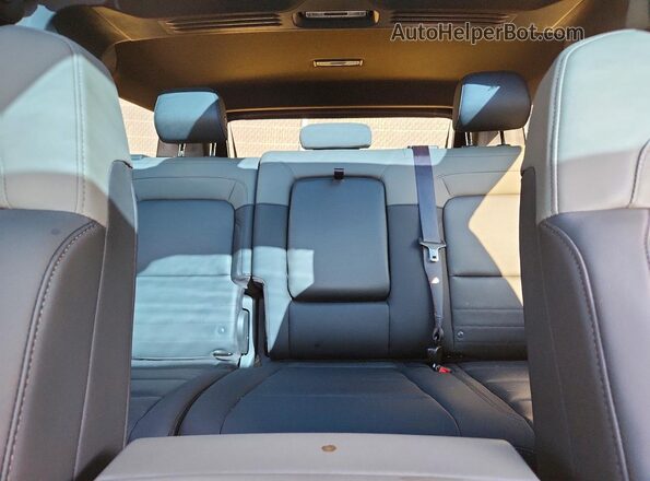 1GKB0RDC5RU100557 2024 GMC HUMMER Gray Вид задніх сидінь