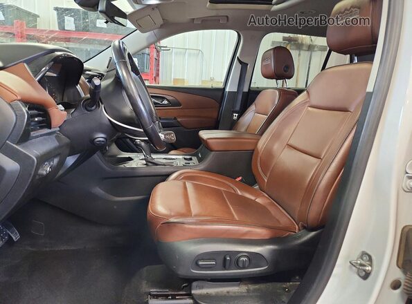 1GNEVKKW4JJ229840 2018 CHEVROLET TRAVERSE White Vista interior delantera