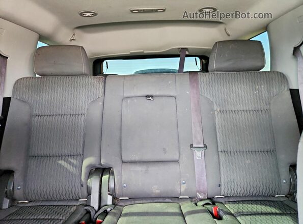 1GNSCAKC4HR315461 2017 CHEVROLET TAHOE Silver Widok tylnych siedzeń