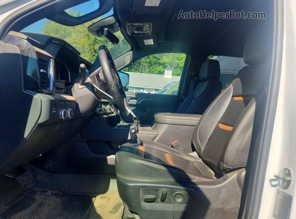 1GT49PEY9RF232069 2024 GMC SIERRA White Widok wnętrza z przodu
