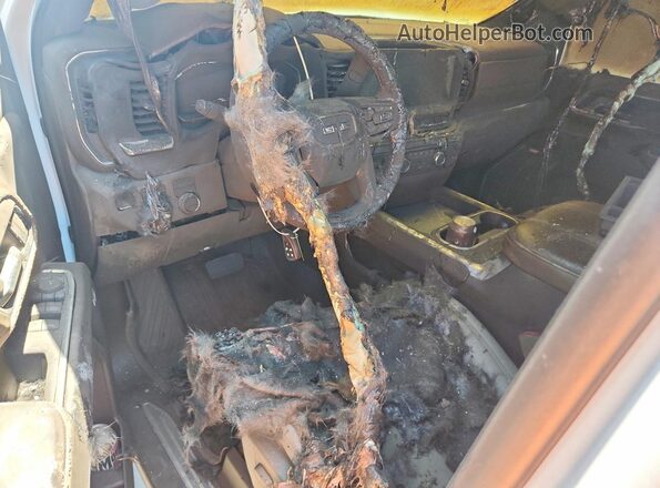 1GT4UNE74SF139749 2025 GMC SIERRA White Vista del salpicadero
