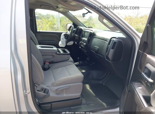 1GTN2LEC9JZ212865 2018 GMC SIERRA Silver წინა სალონის ხედი