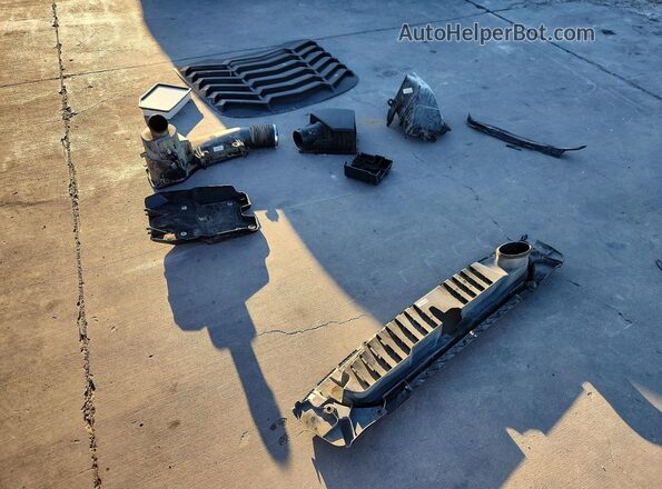 1GTR9CEK4KZ319487 2019 GMC SIERRA Red Engine compartment view