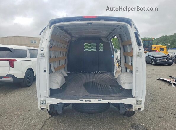 1GTW7AFP2S1252099 2025 GMC SAVANA White Widok z tyłu