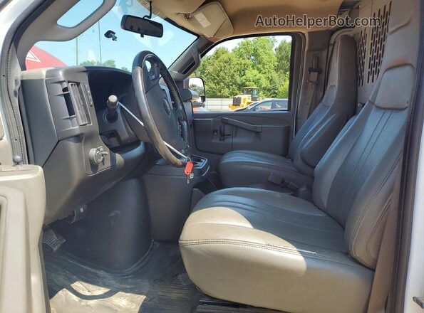 1GTW7AFP6P1101502 2023 GMC SAVANA Two Tone Vista interior delantera