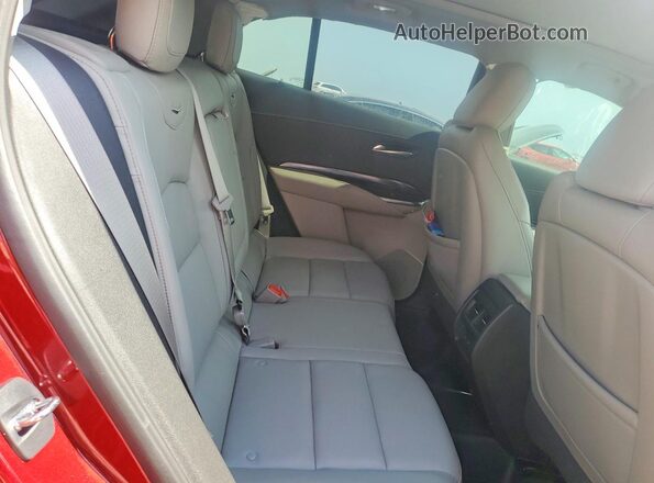 1GYAZAR40PF217023 2023 CADILLAC XT4 Red Widok wnętrza z tyłu