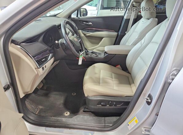1GYFZBR44NF109254 2022 CADILLAC XT4 Silver Vista interior delantera
