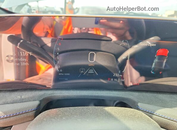 1GYFZER46SF146612 2025 CADILLAC XT4 White ხელსაწყოთა პანელის ხედი