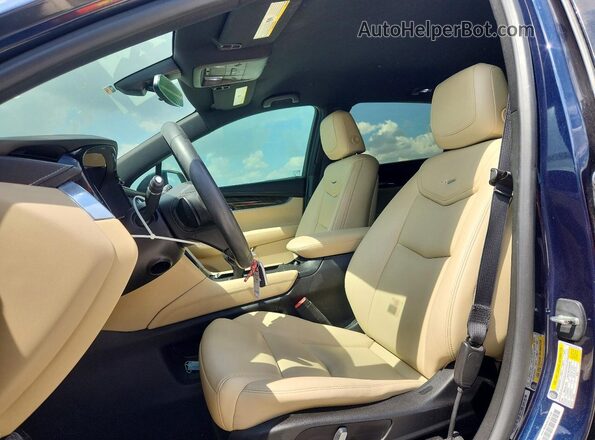 1GYKNARS2HZ268540 2017 CADILLAC XT5 Blue Вид салону спереду