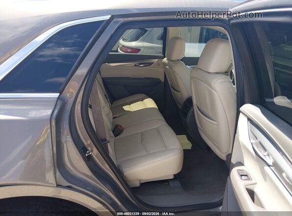 1GYKNDRSXHZ247307 2017 CADILLAC XT5 Brown VIN კოდის სტიკერის ხედი