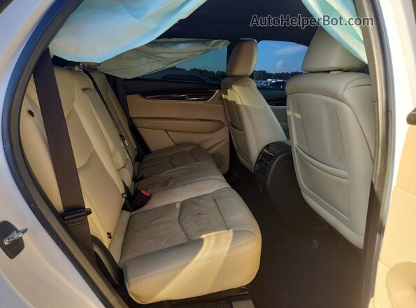 1GYKNERS3JZ148341 2018 CADILLAC XT5 White Rear interior view