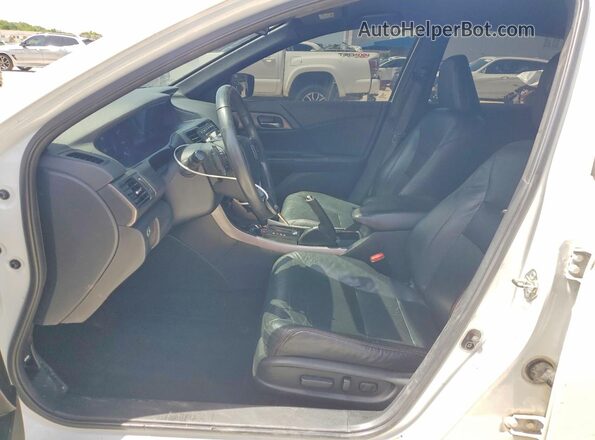 1HGCR2F16HA053937 2017 HONDA ACCORD White Вид салону спереду