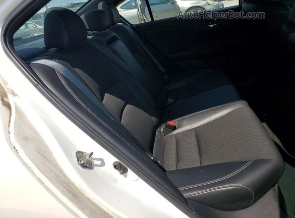 1HGCR2F50GA165733 2016 HONDA ACCORD White Vista de los asientos traseros