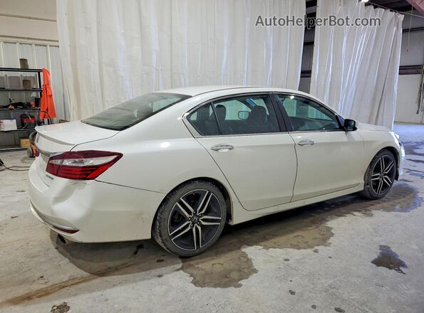 1HGCR2F57HA181106 2017 HONDA ACCORD White Tył prawy