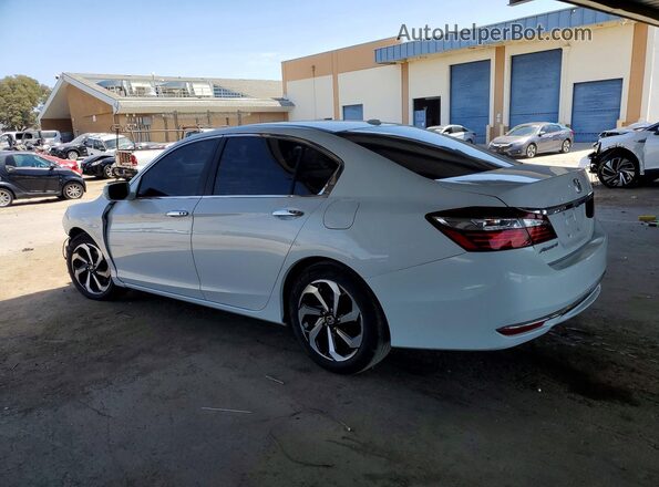 1HGCR2F88HA116145 2017 HONDA ACCORD White Trasero izquierdo