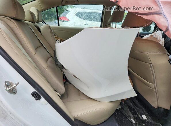 1HGCR3F00HA036239 2017 HONDA ACCORD White Widok tylnych siedzeń