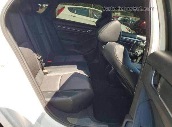 1HGCV1F36JA001057 2018 HONDA ACCORD White Vista de los asientos traseros